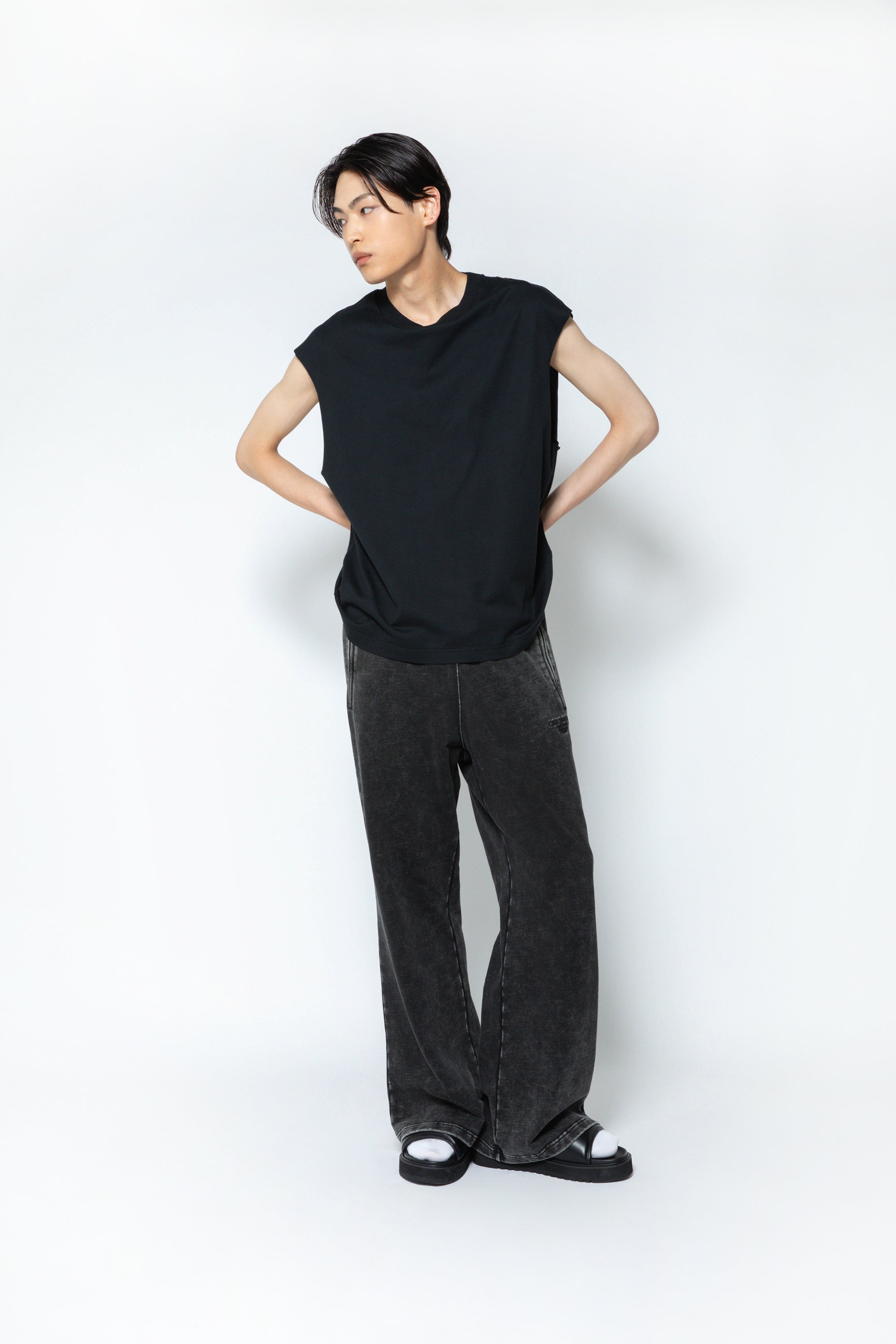 PRE-ORDER] CDL Atelier Sleeveless Tee – CDL TOKYO