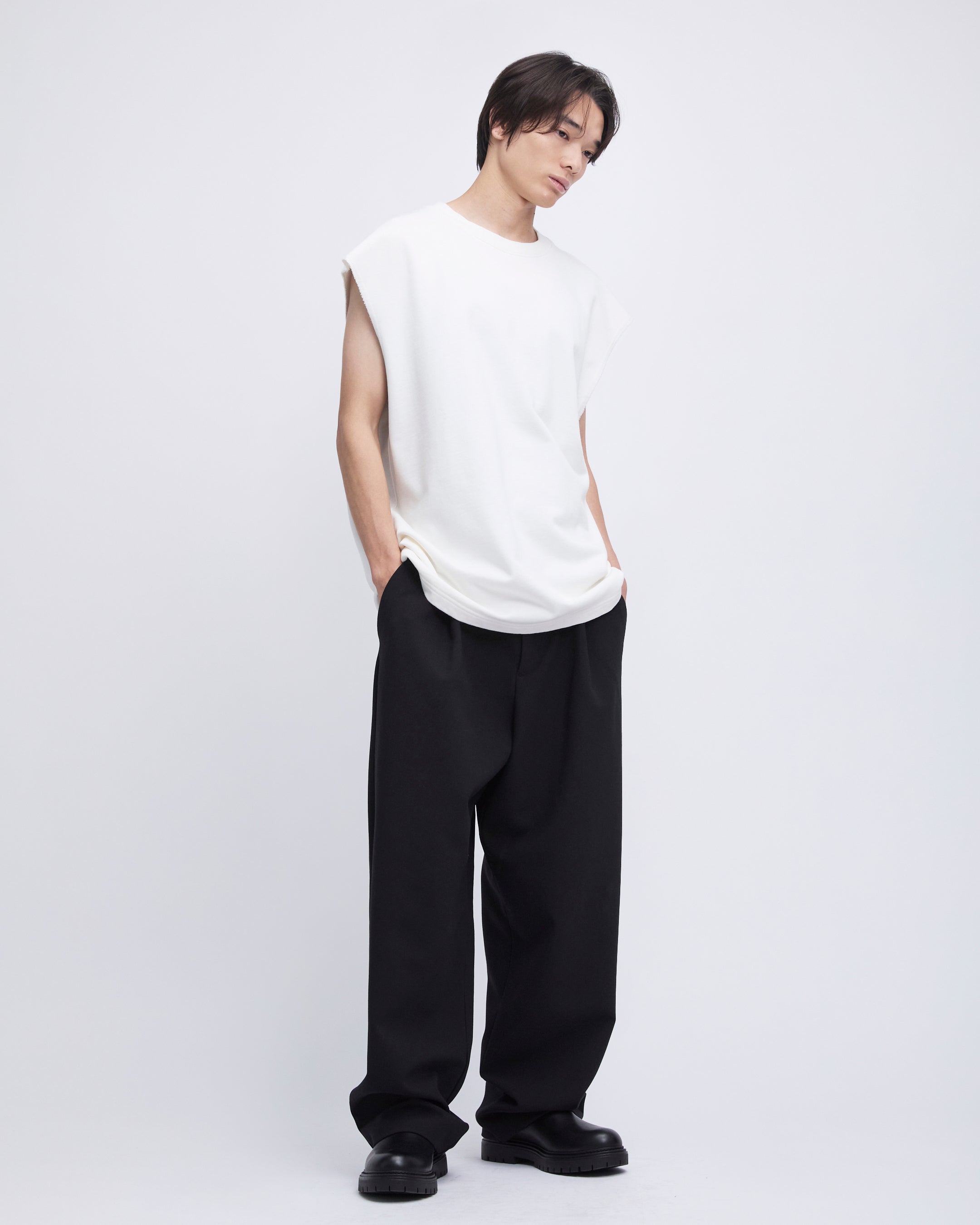 CDL Sleeveless Sweatshirt – CDL TOKYO