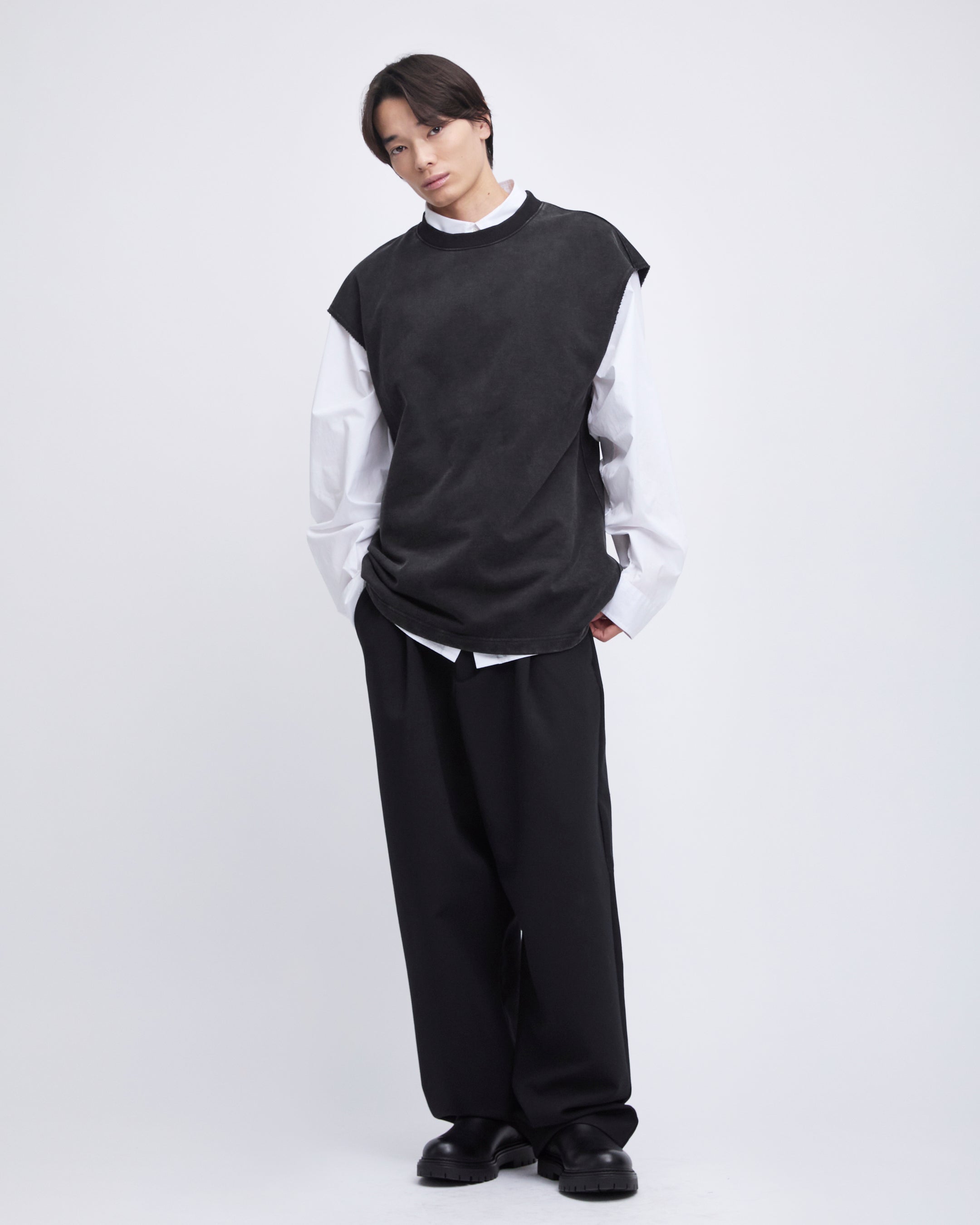 CDL Sleeveless Sweatshirt – CDL TOKYO